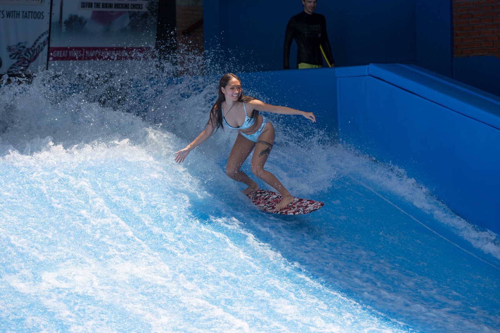 Surf House Flow Rider на пляже Ката